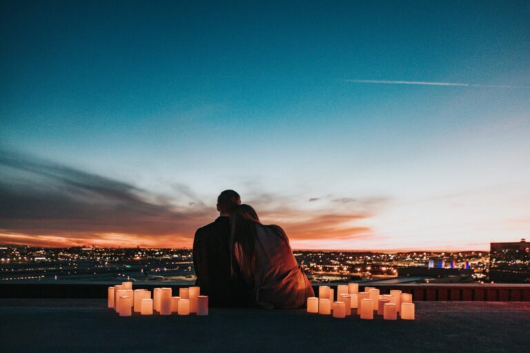 Manifestare l’Amore: Come usare la Legge di Attrazione per la Vita Romantica
