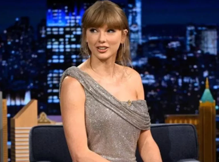 Taylor Swift spiega Actually Romantic